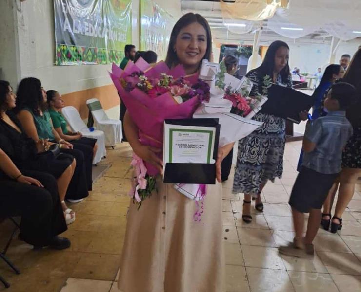 Isabel Moreno recibió el reconocimiento municipal

