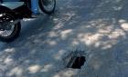 Peligro por hoyo en paso vehicular
