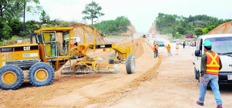 $6 mil millones a nueva carretera $6 mil millones a nueva carretera