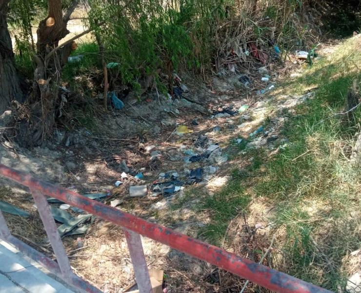 Contaminan   los arroyos
