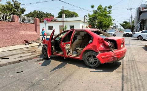 AUTOMÓVIL DESTROZADO
