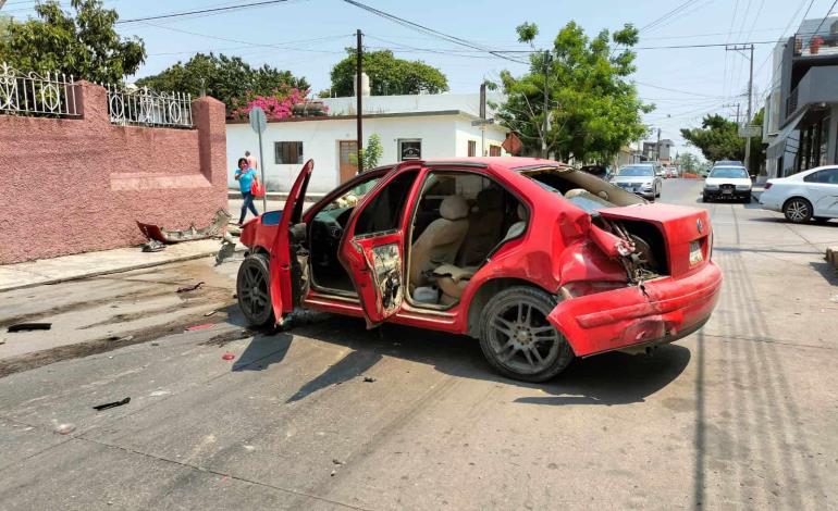 AUTOMÓVIL DESTROZADO