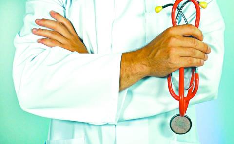 Explotan a los médicos