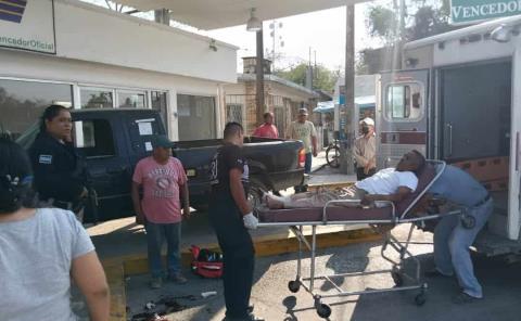 Vehículo sin frenos aplastó motocicleta       
