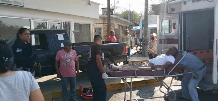 Vehículo sin frenos aplastó motocicleta       