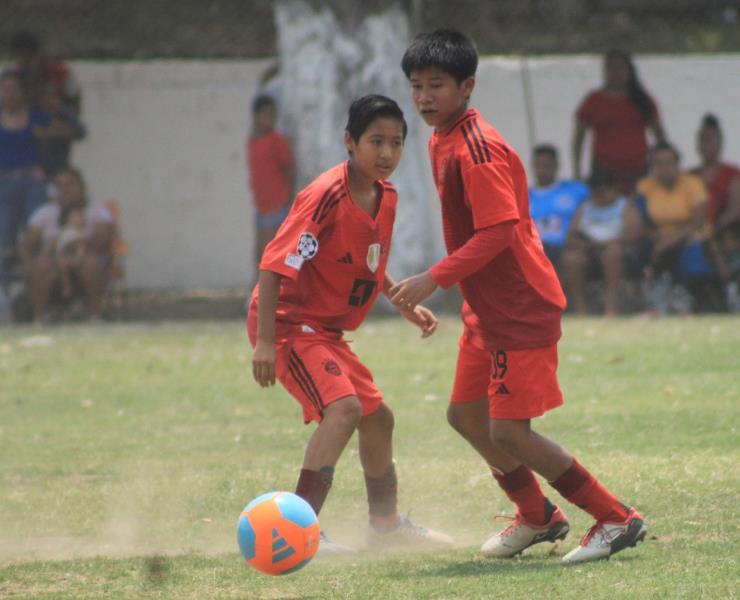 A. Lavado la Huerta vs. Deportivo Sol por el título del futbol infantil B