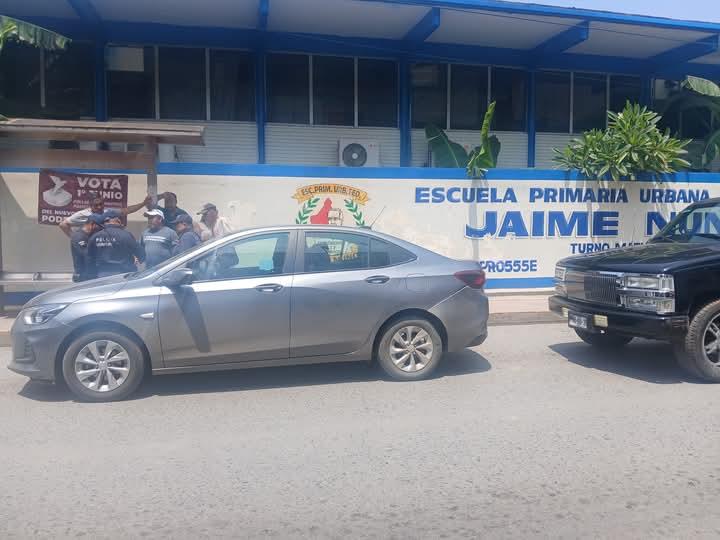 Choque por alcance en Av. Juárez deja solo daños materiales