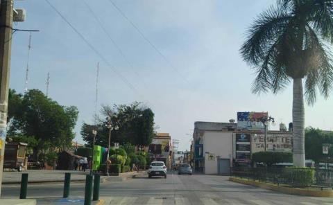 "LEVANTÓN" EN PLENA PLAZA
