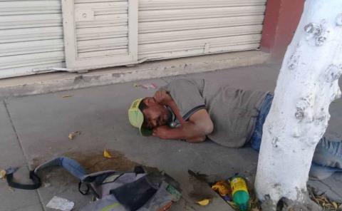 Región media llena de "tazos dorados"  
