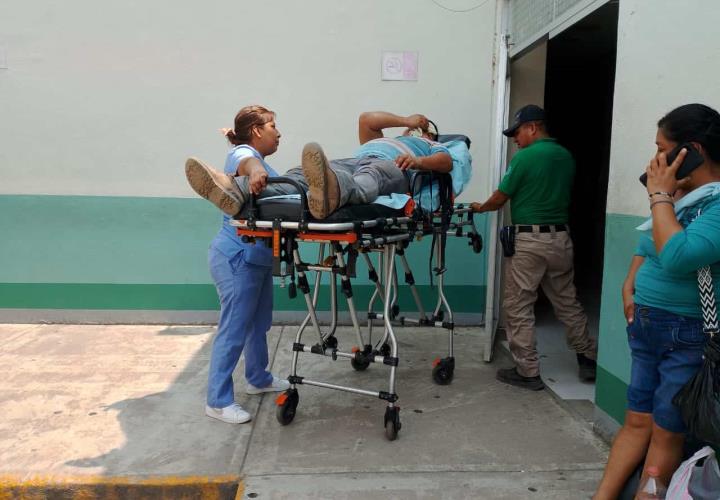 Voluntario se desmaya mientras combatía incendio