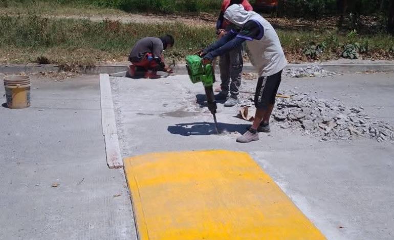 Avanza rehabilitación  de vialidades en Axtla 