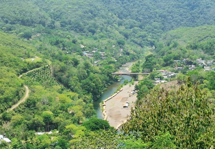 Reportan apagones tras fuertes lluvias en Tamazunchale