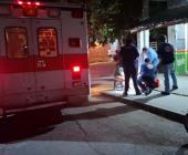 Mujer lesionada al caer de moto