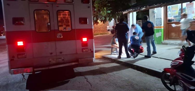 Mujer lesionada al caer de moto Mujer lesionada al caer de moto