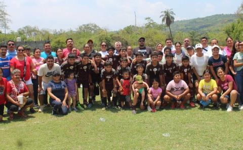 Auto Lavado la Huerta campeón en fut infantil
