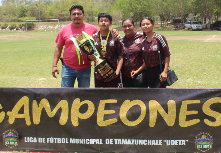 Marlon Ávila tricampeón en el balompié infantil B
