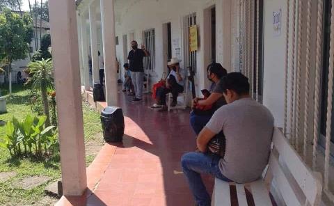 Mantienen atención médica para personas enfermas
