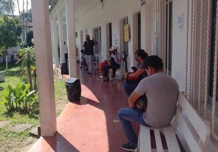 Mantienen atención médica para personas enfermas