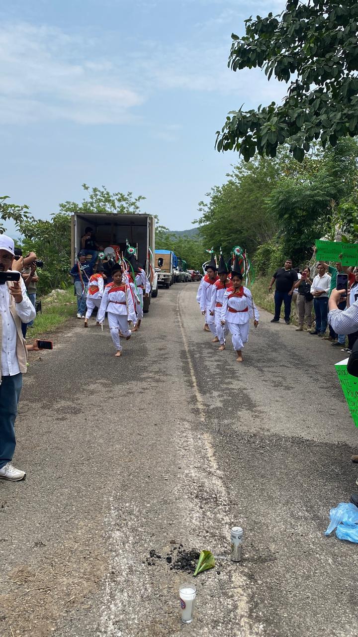 Alumnos del COBACH 21 presentaron la tradicional Danza de las Varitas 
