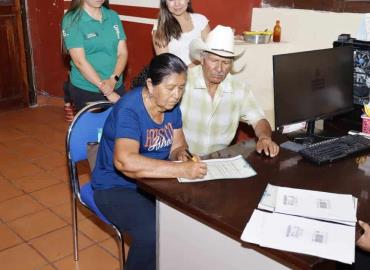 Abuelitos contrajeron  matrimonio por el civil