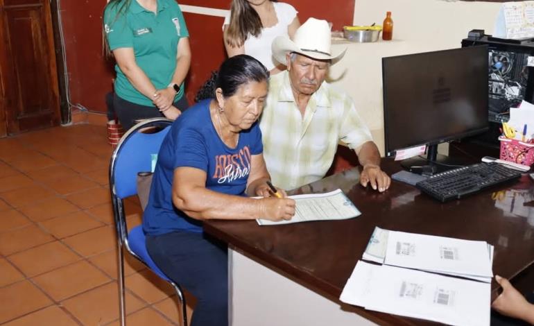 Abuelitos contrajeron  matrimonio por el civil