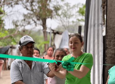Entrega presidenta Marichuy casa nueva a familia que perdió todo