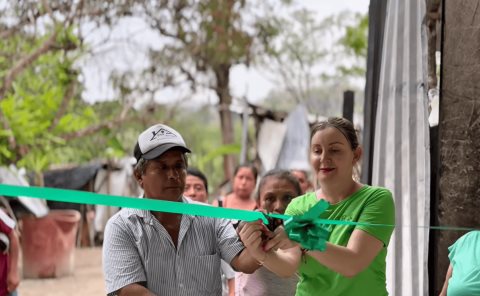 Entrega presidenta Marichuy casa nueva a familia que perdió todo