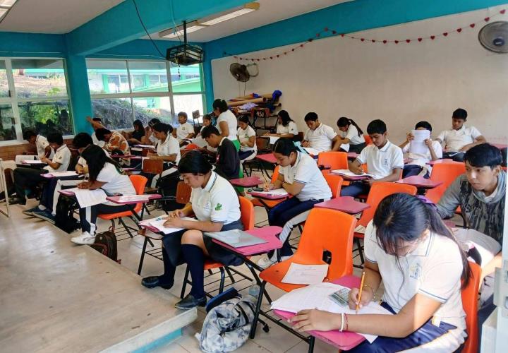 Estudiantes del Cobach 21 presentan examen DOMINA-BACH