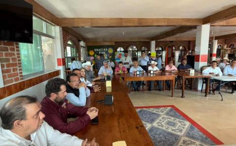 Gobierno apoya a    principal afectados por CFE
