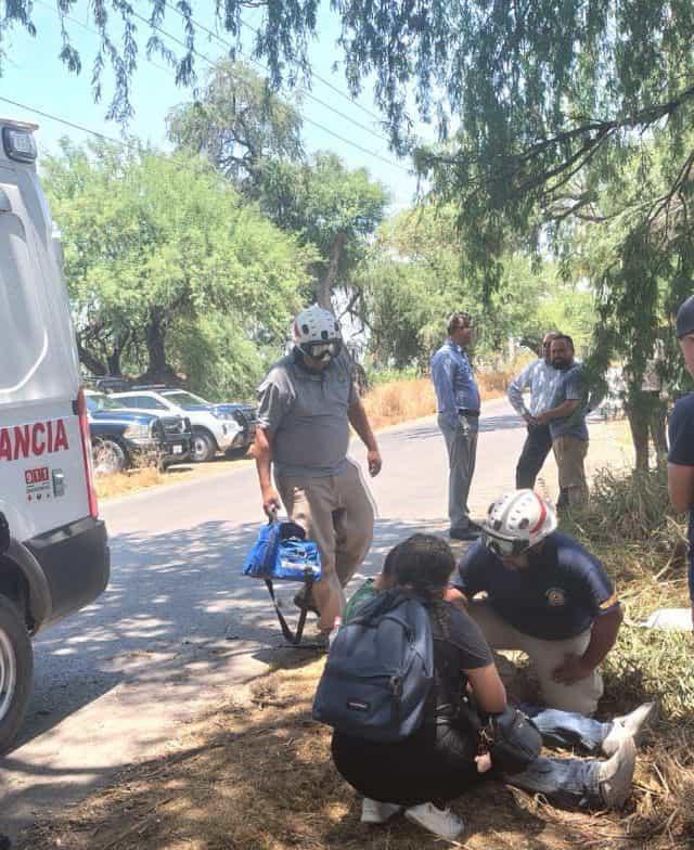 Joven motociclista  herido en choque