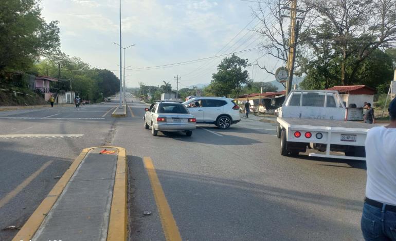 Impactaron auto y una camioneta
