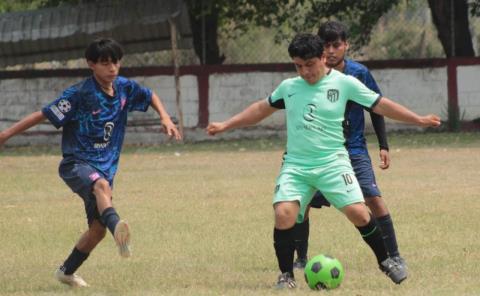 Atl. San Luis y Ayuntamiento ganaron en fut de Tampacan
