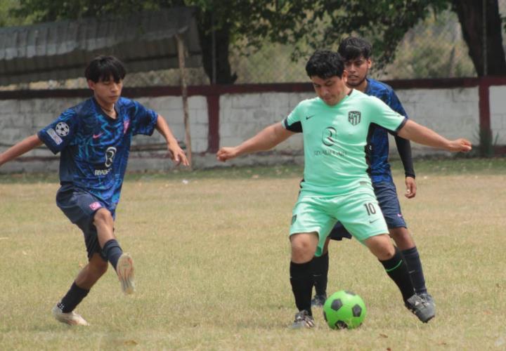 Atl. San Luis y Ayuntamiento ganaron en fut de Tampacan