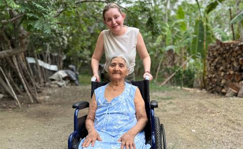 Alcaldesa de Matlapa entrega apoyos a quienes más lo necesitan