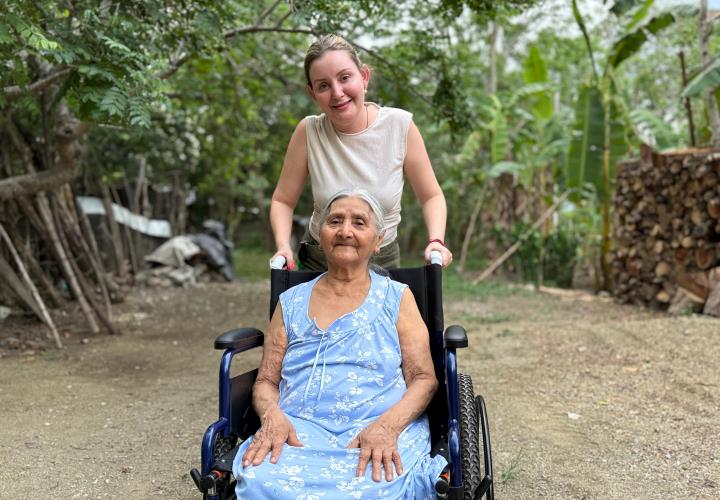 Alcaldesa de Matlapa entrega apoyos a quienes más lo necesitan