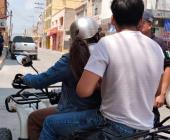 Motociclistas renuentes a usar el casco de seguridad