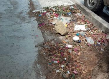 Banquetas sucias  en algunos barrios 