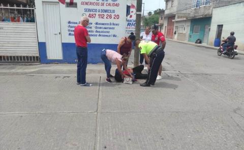 
EMPLEADA CAYÓ DE MOTOCICLETA
