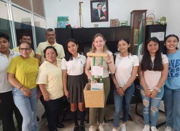 Marichuy recibe invitación como madrina del COBACH 21