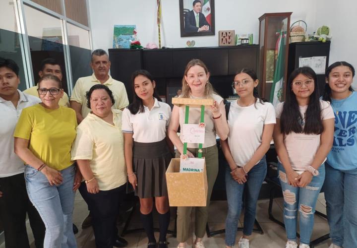 Marichuy recibe invitación como madrina del COBACH 21