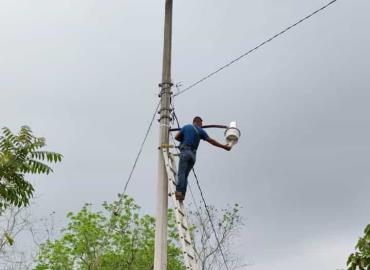 Refuerza Matlapa trabajos de mejora en alumbrado público