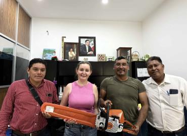 Alcaldesa de Matlapa refuerza equipo de Protección Civil 