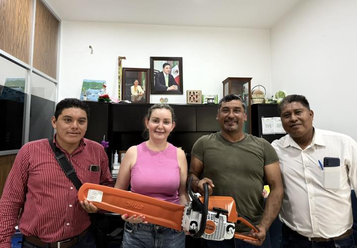 Alcaldesa de Matlapa refuerza equipo de Protección Civil 
