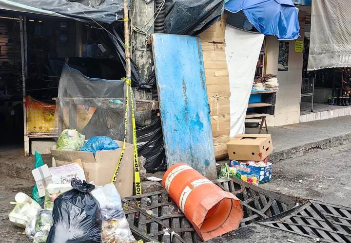 Llama Aseo Público a evitar tirar desechos en zanjas y calles