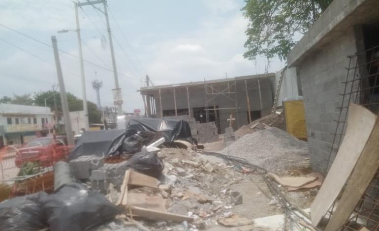 "Suspendieron" obra de OXXO