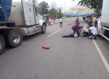 Tráiler mató a una maestra