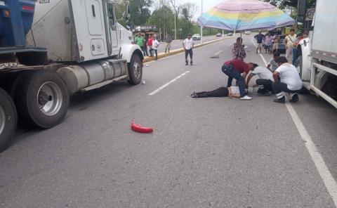 Tráiler mató a una maestra