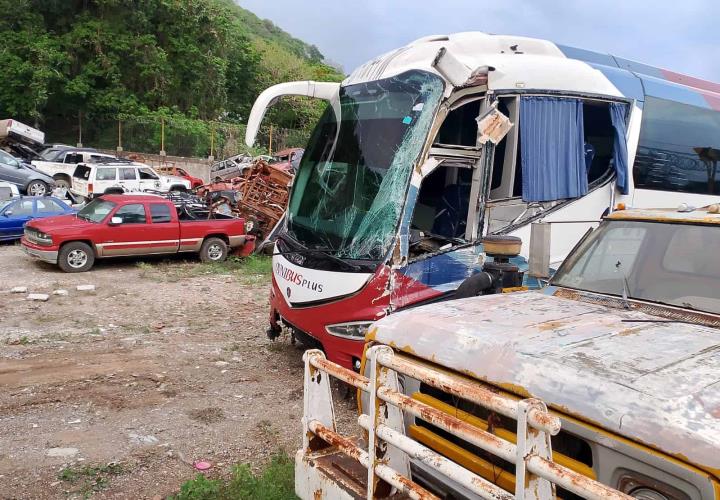 Brutal impacto; daños materiales