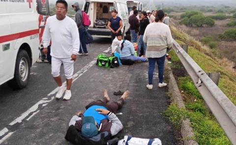 5 MUERTOS Y 31 HERIDOS 
