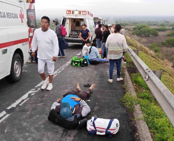5 MUERTOS Y 31 HERIDOS 
